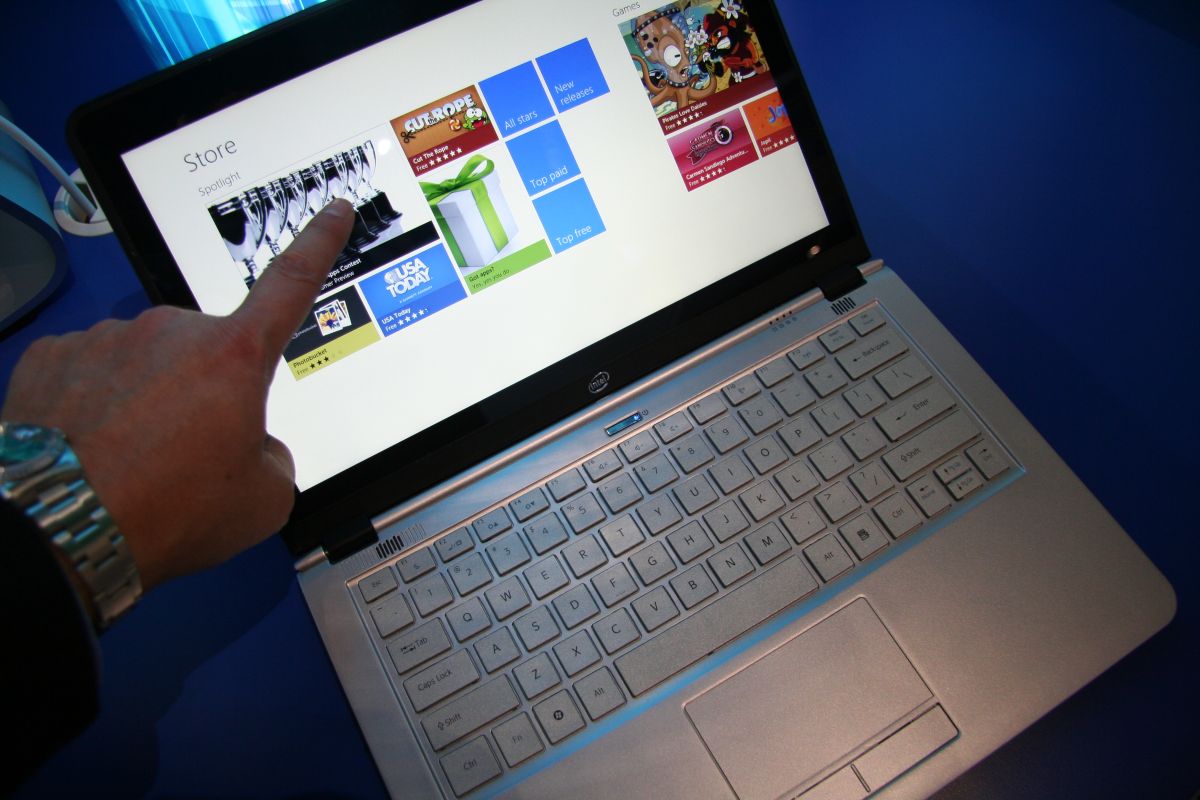 "Online Shopping with Touchscreen Ultrabook" by Intel Free Press 