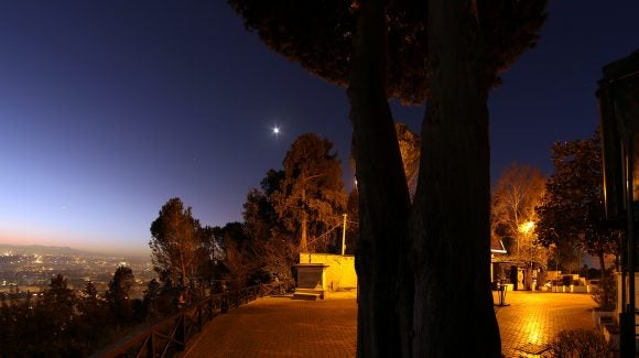 Can you see 'em? Five planets from Monte Mario in Rome on February 2nd, 2016. Image credit: Gianluca Masi/The Virtual Telescope project.