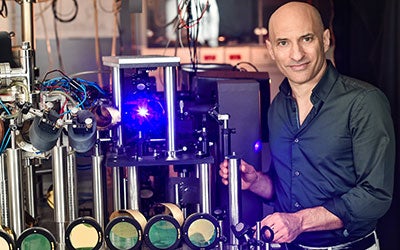 Jeff Steinhauer single-handedly imitates black holes in a lab. Credit: Nitzan Zohar, Office of the Spokesperson, Technion.