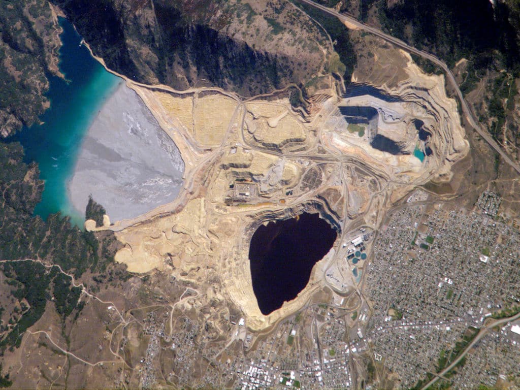 1024px-Berkeley_Pit_Butte,_Montana