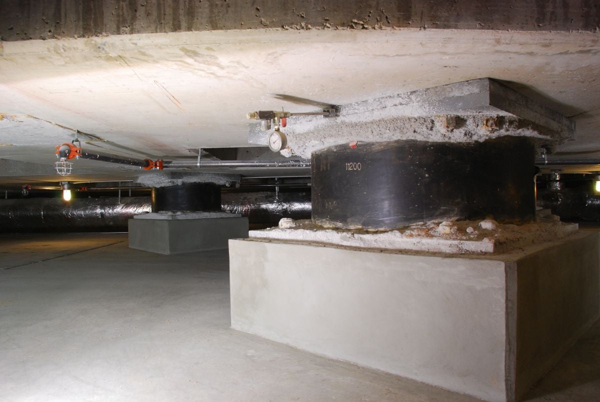 Base isolators under the Utah state capitol. Image credit: Mike Renlund via Wikimedia Commons