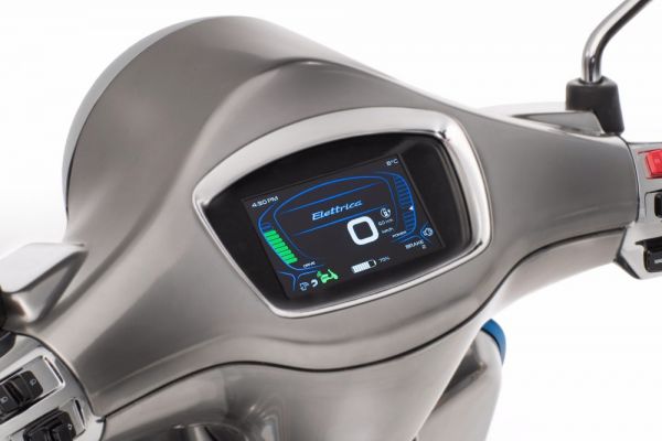 Electric Vespa has a color display.