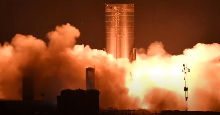 SpaceX Starship Prototype Fires Up Its 3 Engines Ahead of Flight to 12 Miles SpaceX Starship Prototype Fires Up Its 3 Engines Ahead of Flight to 12 Miles