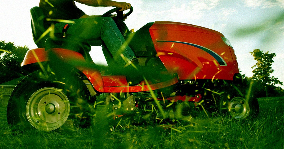 Lawn Mower Hits Old Pipeline, Spills 180,000 Gallons of Oil